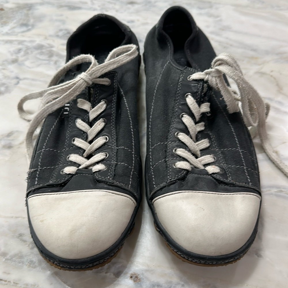 Auri Men’s size us 11 44 Eur Black Canvas Leather Toe Sneakers